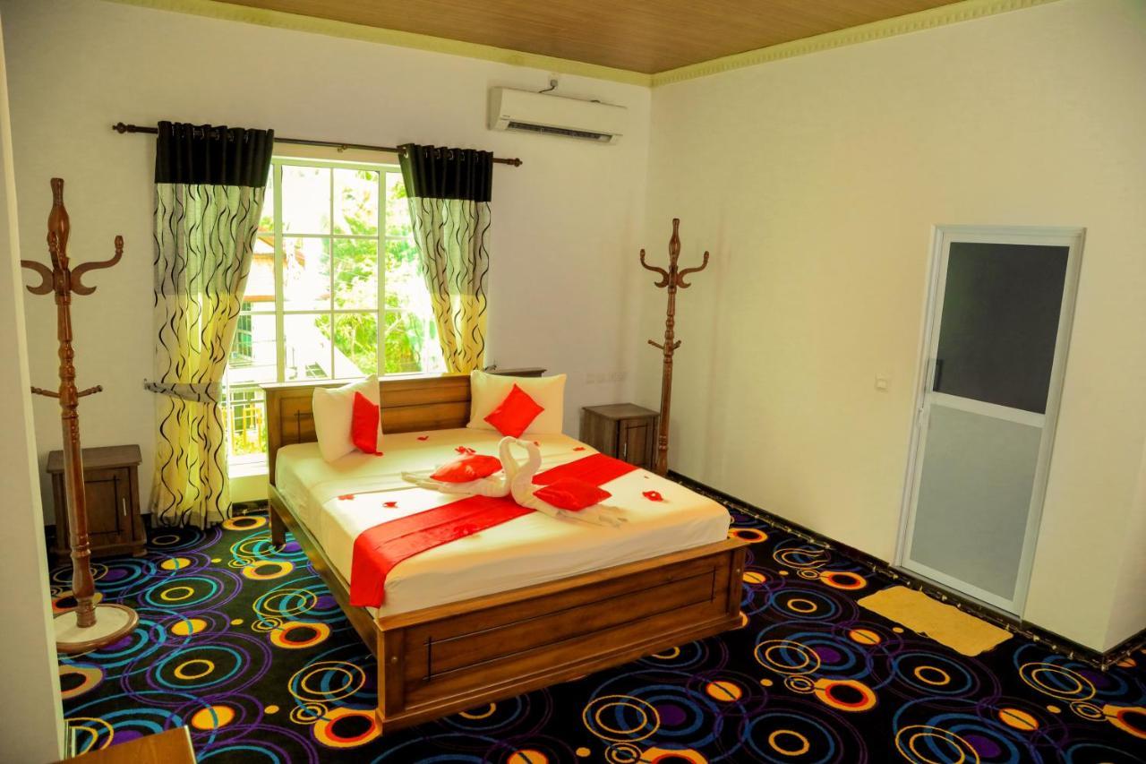 Aurora Banquet And Hotel Chilaw Eksteriør billede