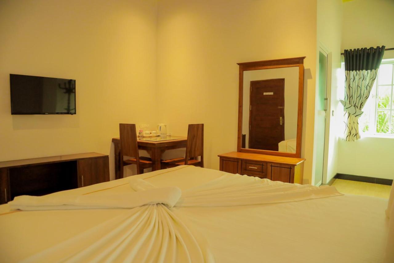 Aurora Banquet And Hotel Chilaw Eksteriør billede